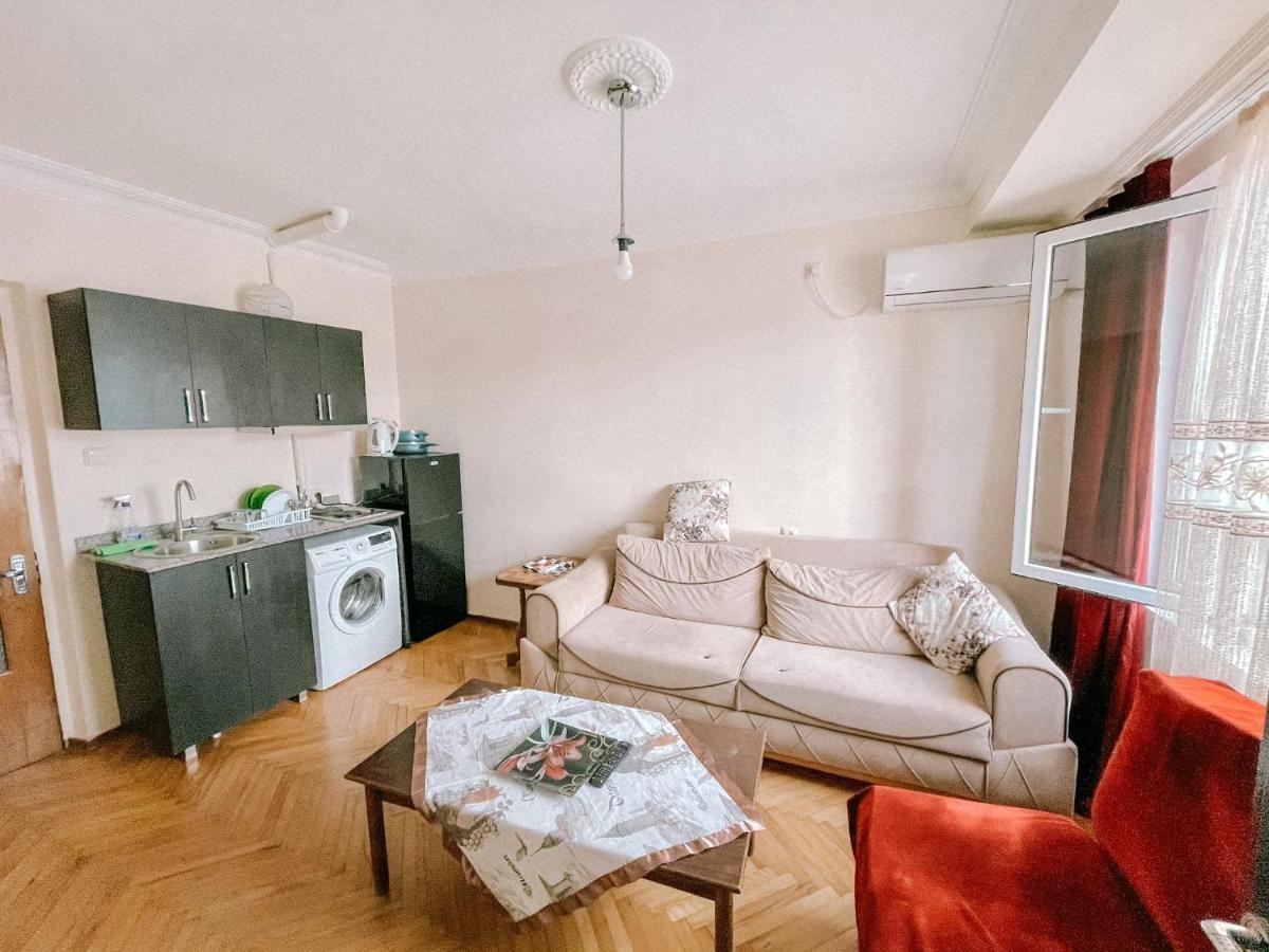 Naira Apartment バトゥーミ エクステリア 写真